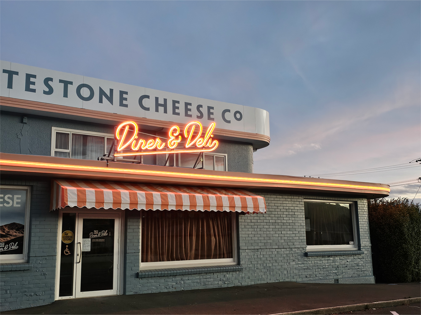 Whitestone Cheese Diner & Deli Oamuru